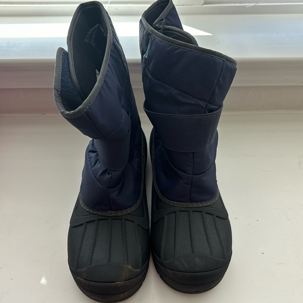 Navy blue Cat & Jack snow boots! Great condition
